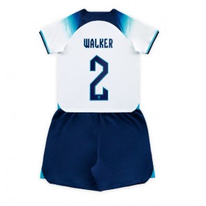 England Kyle Walker #2 Replika Babytøj Hjemmebanesæt Børn VM 2022 Kortærmet (+ Korte bukser)